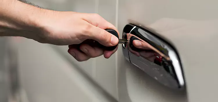Why Choose Our Auto Locksmith Team in Sainte-Catherine, QC?