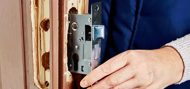 Garage Door Lock Replacement Sainte-Catherine
